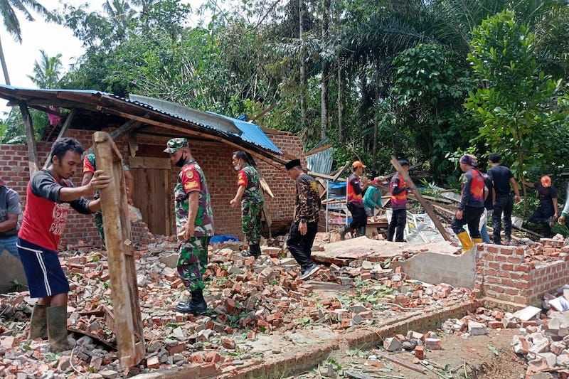 Peringatan Dini BMKG: Waspadai Hujan Disertai Angin Kencang di Daerah Ini