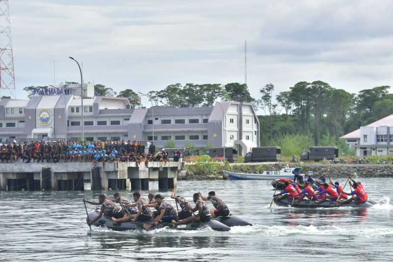 Peringati Hari Armada, TNI AL Gelar Lomba Dayung dan Lari di Sorong