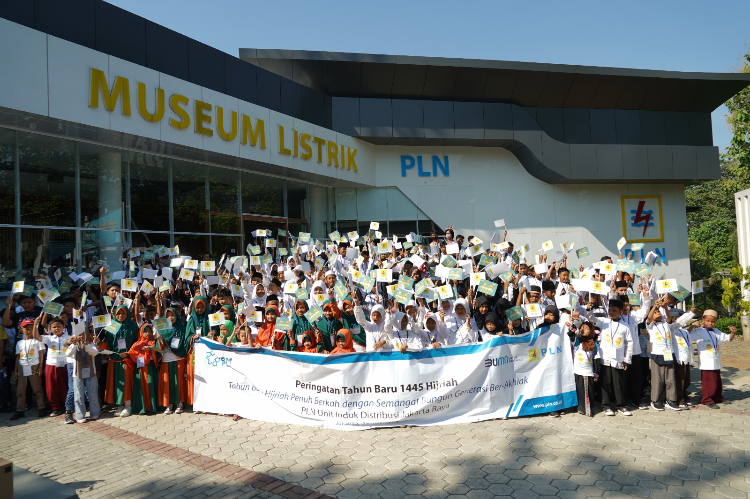 Peringati Tahun Baru Islam, YBM PLN UID Jakarta Ajak 300 Anak Yatim Piatu Dhuafa Kunjungi TMII