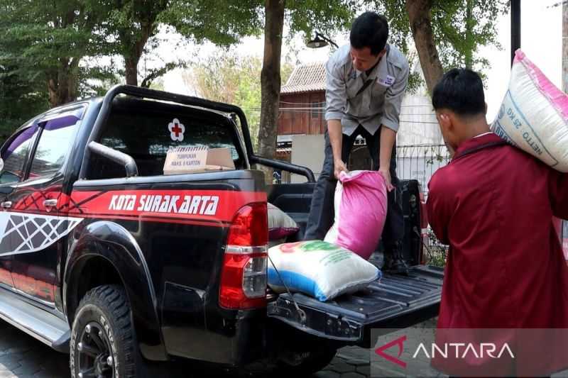 Perkuat Kerja Sama, PMI Surakarta Kirim Bantuan Logistik ke Relawan Kebakaran Gunung Lawu
