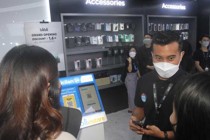 perkuat omnichannel buka tiga toko offline sekaligus 4