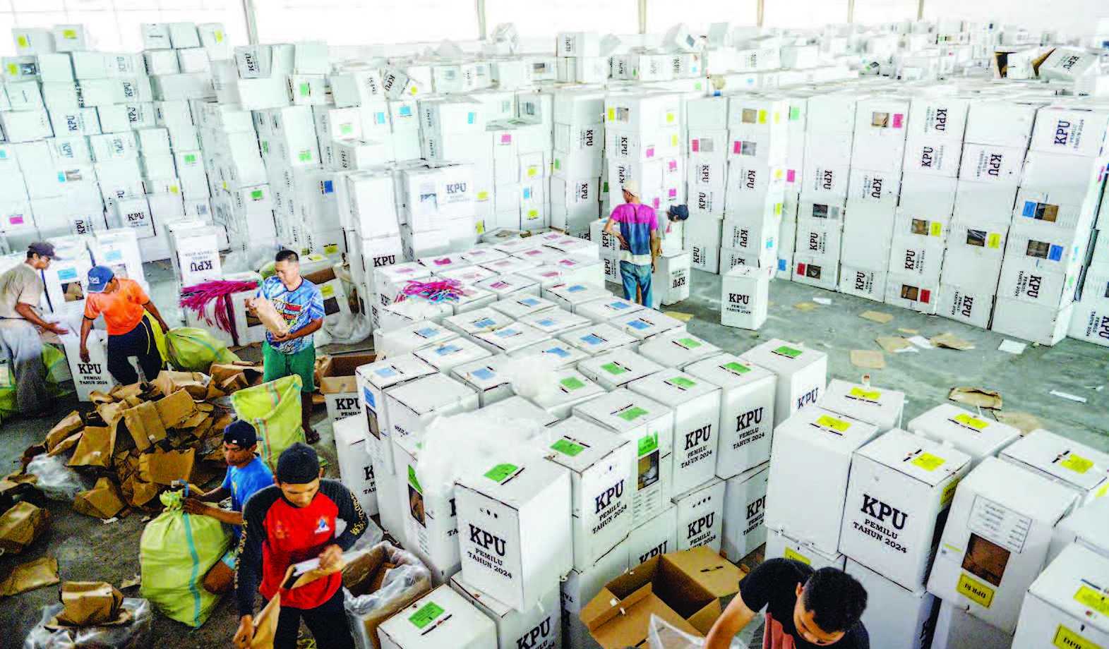 PERSIAPAN LOGISTIK PILKADA DI GUDANG KPU KOTA BANDUNG