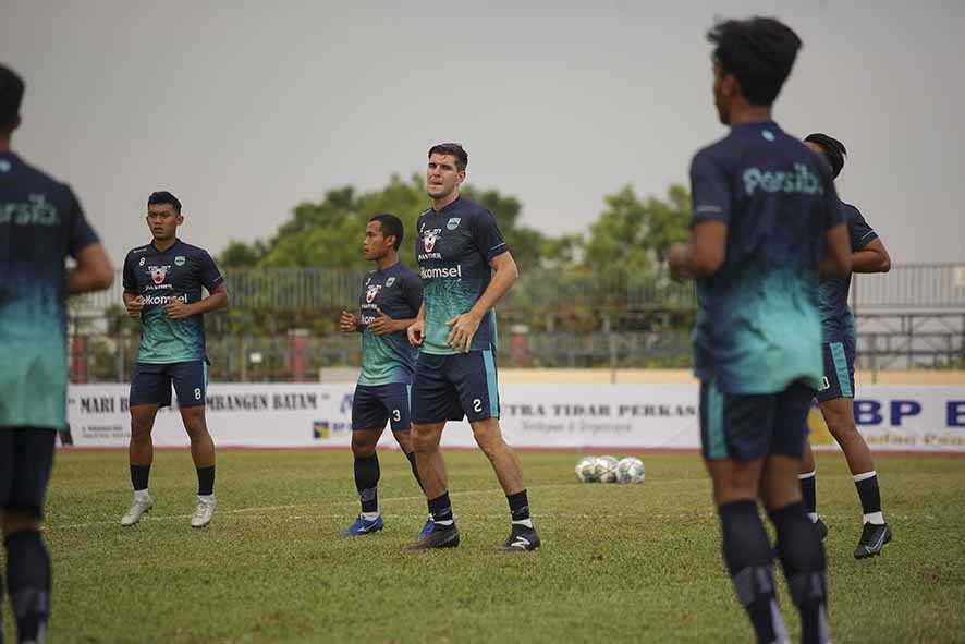 Persib Bandung Incar Pelatih Asing Pengganti Robert Alberts