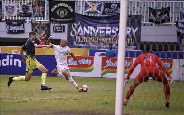 Persib Bandung Jaga Asa Juara Usai Tekuk Dewa United 2-1