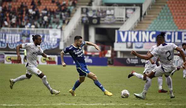 Persib Bandung Takluk di Tangan Persik Kediri 0-2