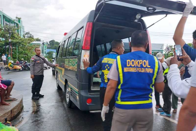 Personel Polri Fokus Beri Pertolongan Warga Terdampak Gempa di Papua