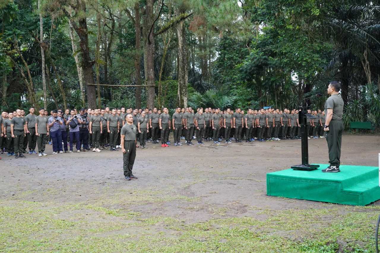 Pertamakalinya di Tradisi Puncak Tidar Magelang, Ratusan Komandan TNI AD Nyanyikan Hymne TNI AD