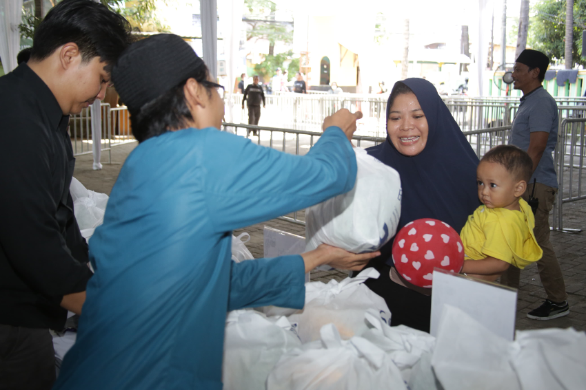 Pertamina dan Kementerian BUMN Tebar 1.000 Paket Sembako Murah di Jakut