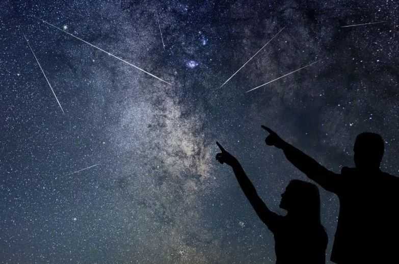 Pertunjukan Cahaya Kosmik 'Unik' Hiasi Langit Dunia Akhir Pekan Ini