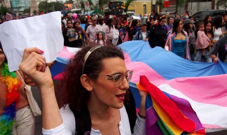 Peru Klasifikasikan Transgender Sebagai Gangguan Mental, Ratusan Aktivis LGBT Protes