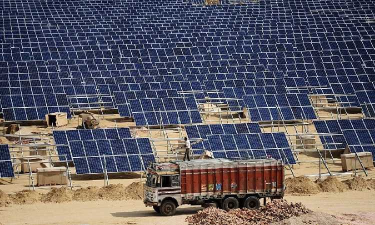 Perusahaan India Akan Bangun PLTS 1 GW di Rajasthan