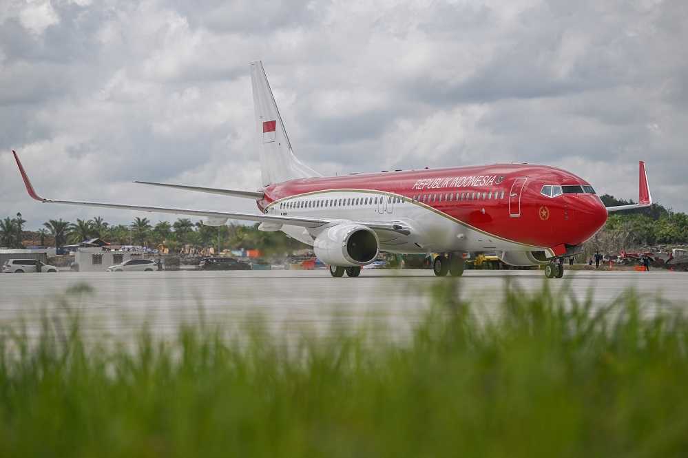 Pesawat Boeing 737 Sukses Mendarat di Bandara IKN