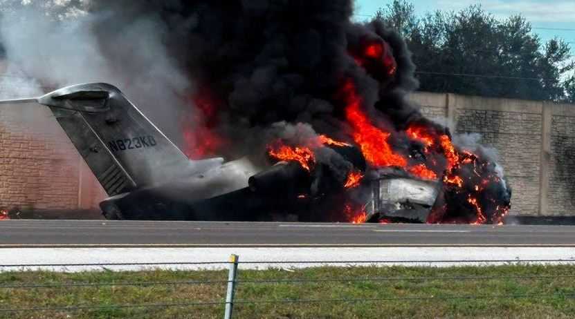 Pesawat Jet Pribadi Jatuh di Jalan Raya Florida, 2 Orang Tewas