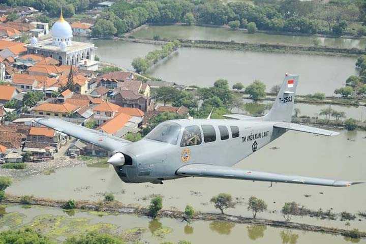 Pesawat Latih TNI AL Jatuh di Selat Madura