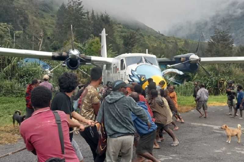 Pesawat SAM Air Berpenumpang 11 Orang Tergelincir di Beoga