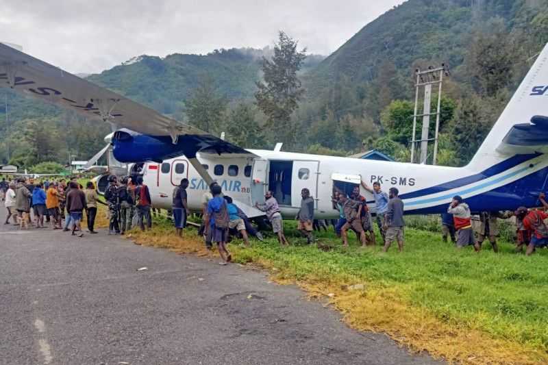 Pesawat SAM Air yang Tergelincir di Beoga Segera Dibawa ke Jayapura