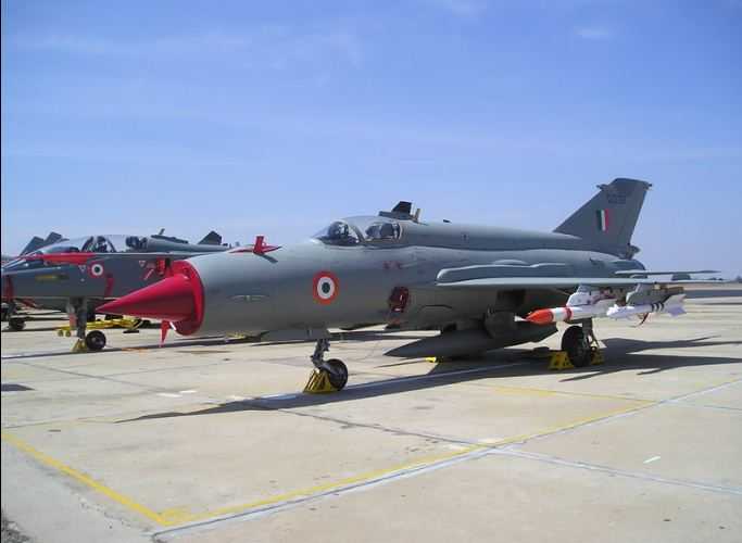 Pesawat Tempur MiG-21 Jatuh Menimpa Rumah di India, 3 Orang Tewas, Pilot Selamat