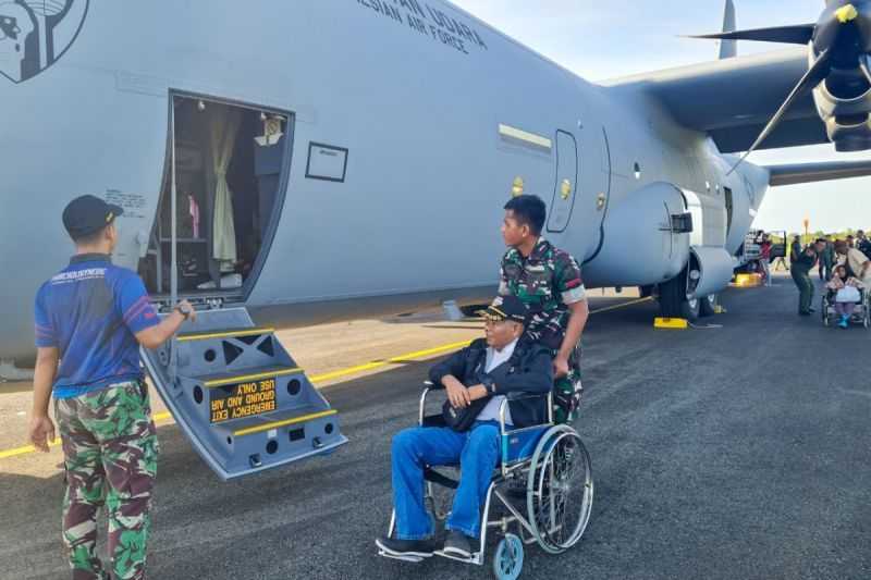 Pesawat TNI AU Evakuasi Pasien Sakit Ginjal dari Natuna ke Tanjungpinang
