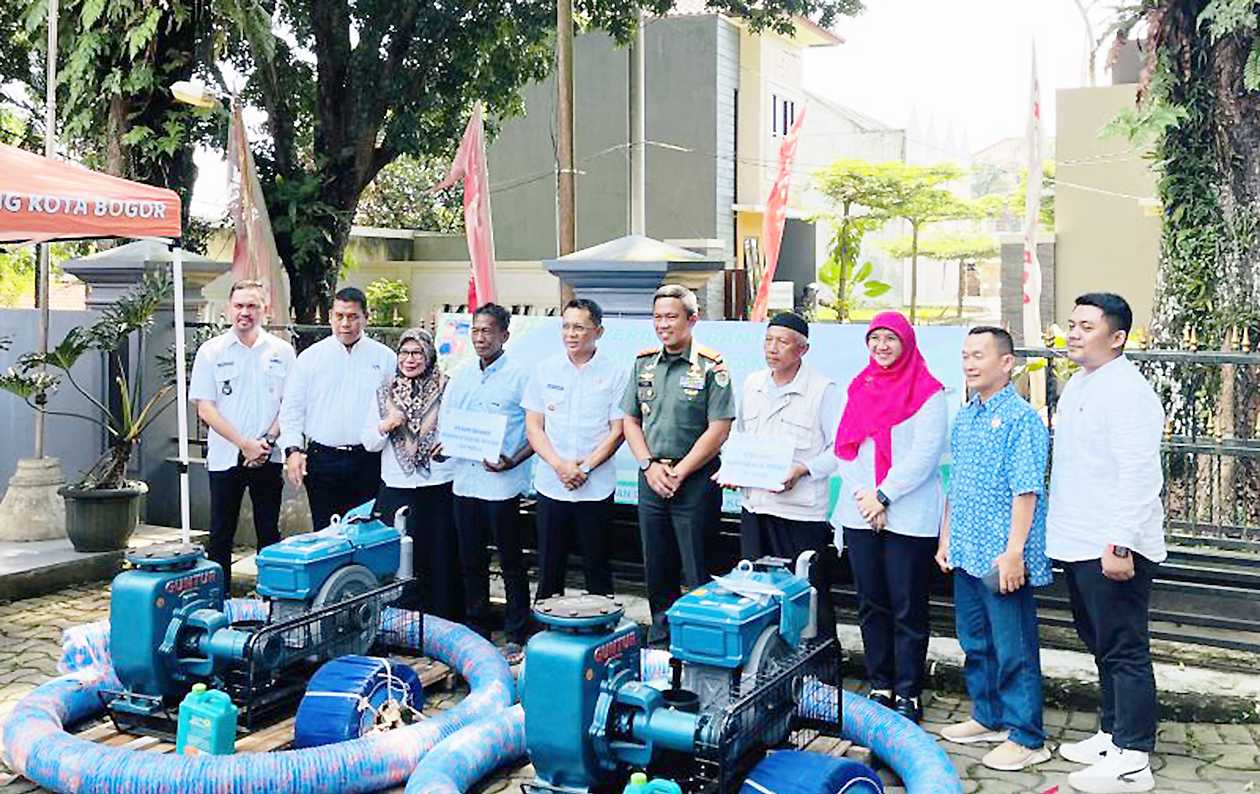 Petani Bogor Terima Pompa Air