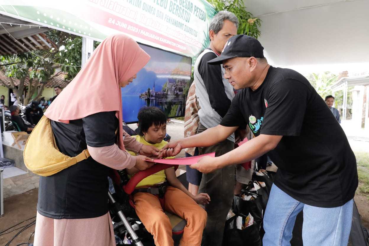 Petebu Ganjar Santuni Penyandang Disabilitas, Anak Yatim, dan Duafa di Cirebon 2