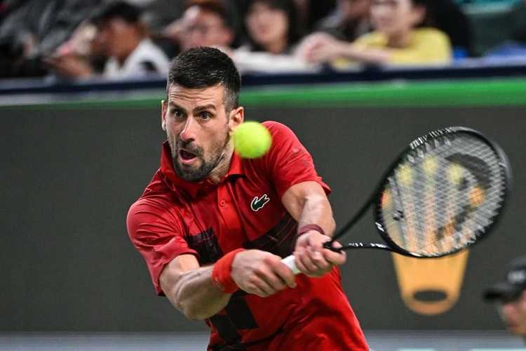 Petenis Novak Djokovic Selamatkan Poin Penting Untuk Atasi Awal Lamban di Shanghai