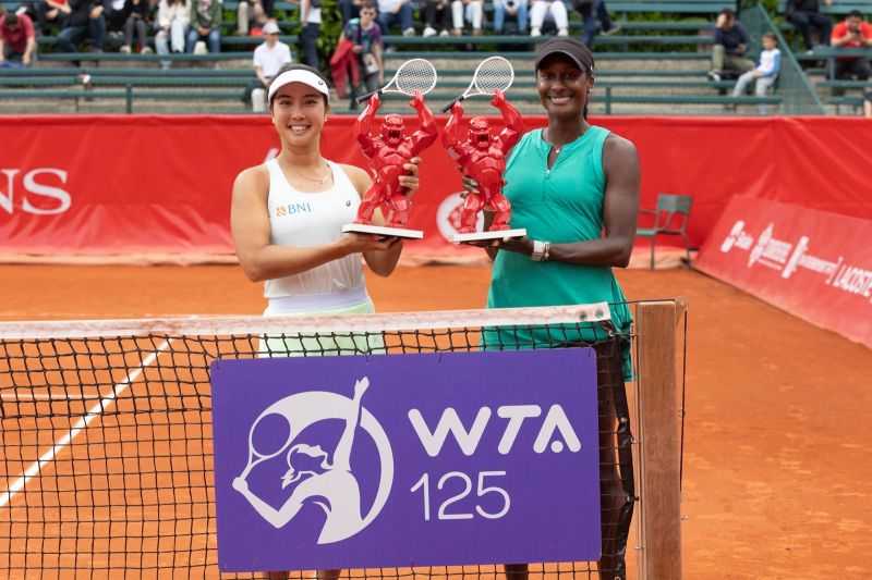 Petenis Putri Indonesia Aldila Berpasangan dengan Asia Muhammad Juarai WTA 125 Paris Open Trophee