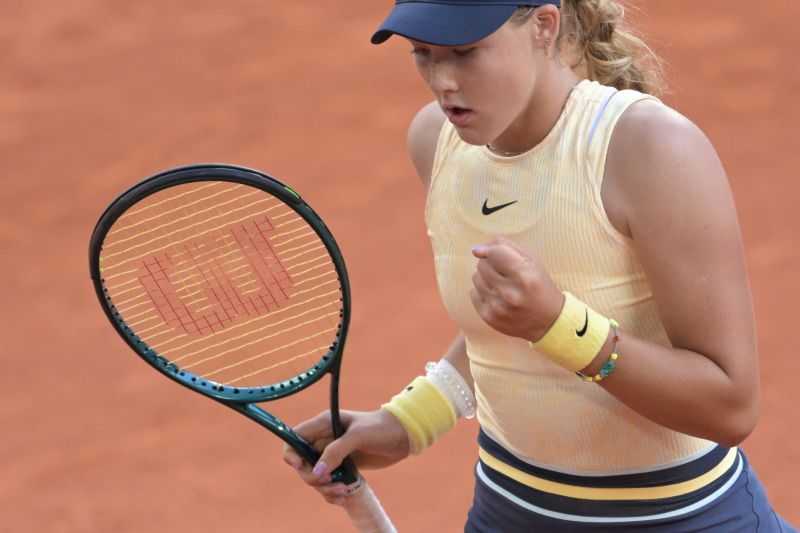 Petenis Remaja Andreeva Kalahkan Sabalenka di French Open