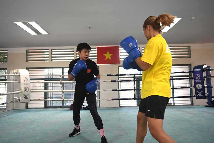 Petinju Perempuan Lawan Kemiskinan dan Kebencian dengan Jadi Juara Dunia