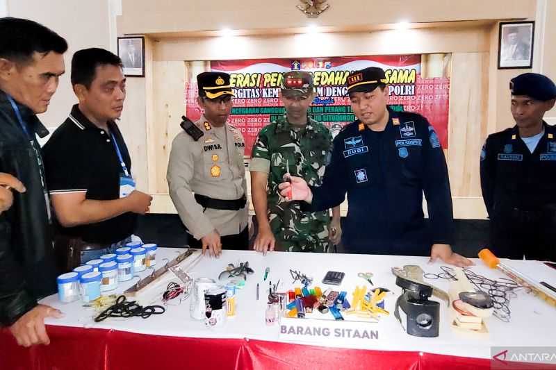 Petugas Gabungan TNI/Polri Geledah Kamar Napi Rutan Situbondo, Ada Apa?
