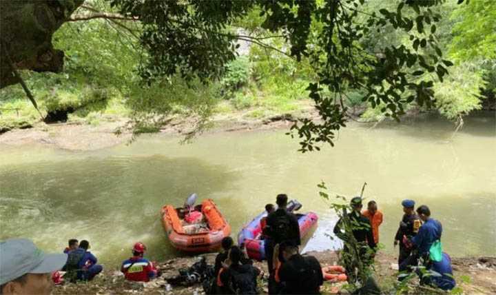 Petugas Masih Telusuri Dua Anak Panti Asuhan Hanyut di Kali Ciliwung