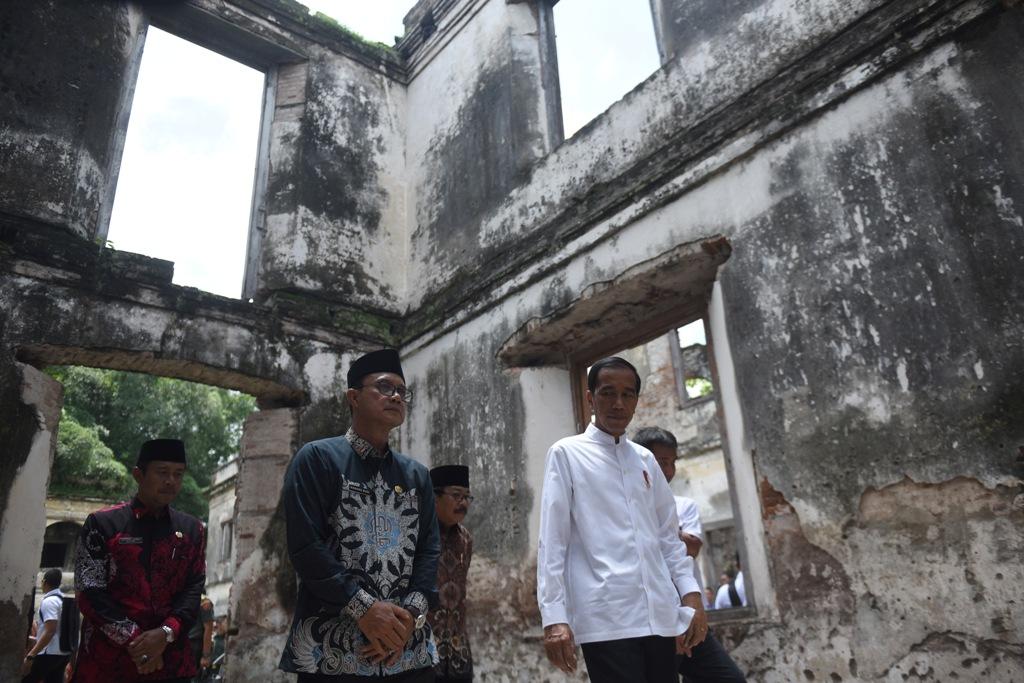 Jokowi Minta Kepala BNPB Bereskan Dampak Bencana di NTB