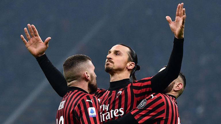 Hancurkan Crotone 0-4, Milan Kembali Rebut Puncak Klasemen 