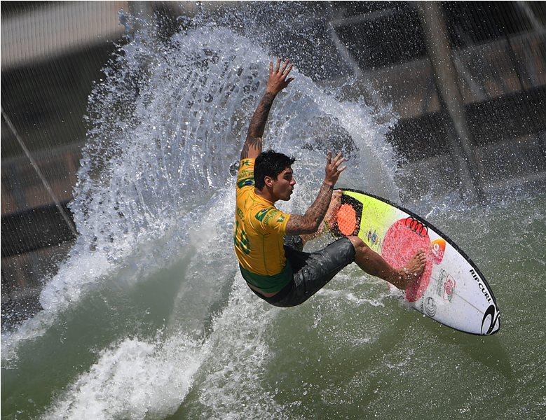 Peselancar Brasil, Gabriel Medina, Raih Gelar Juara Dunia 2018