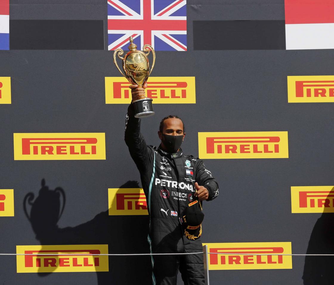 Lewis Hamilton Juara GP Inggris secara Dramatis