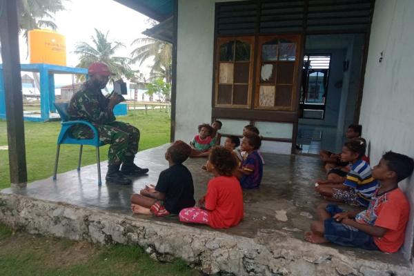 Kisah Babinsa TNI di Tanah Papua yang Dicintai Anak-anak