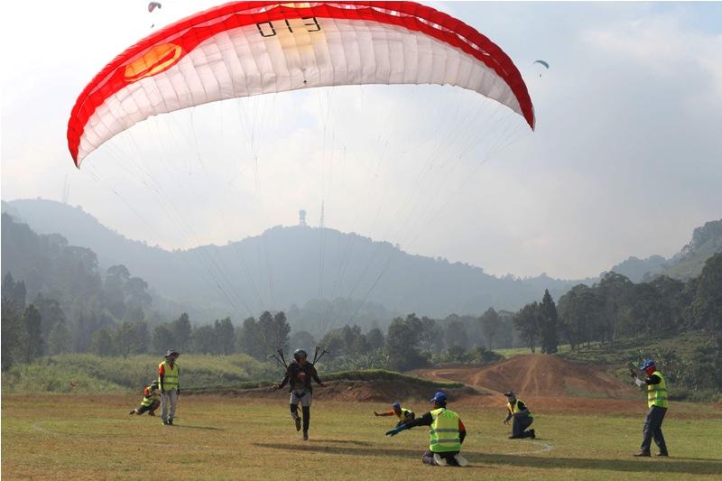 Paralayang Sumbang Emas Bersejarah