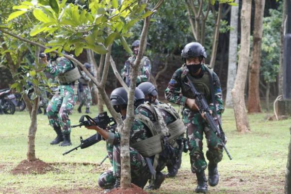 Regu Pandu Tempur Marinir Siap Bertempur di Mana Pun