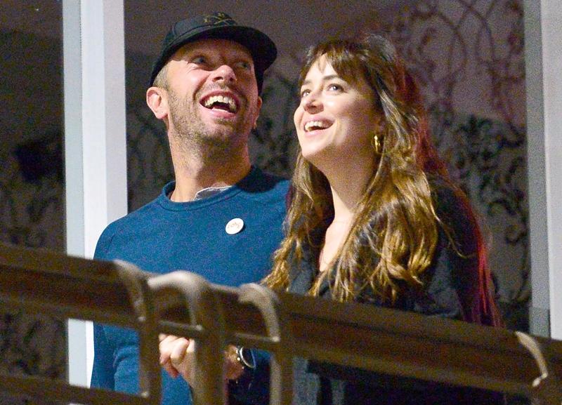 Chris Martin dan Dakota Johnson Putus Usai Bahas Rencana Pernikahan