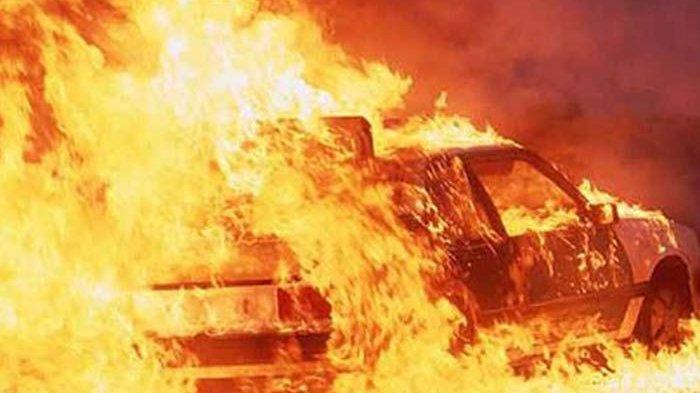 Mobil Terbakar di Tol JORR Pondok Indah