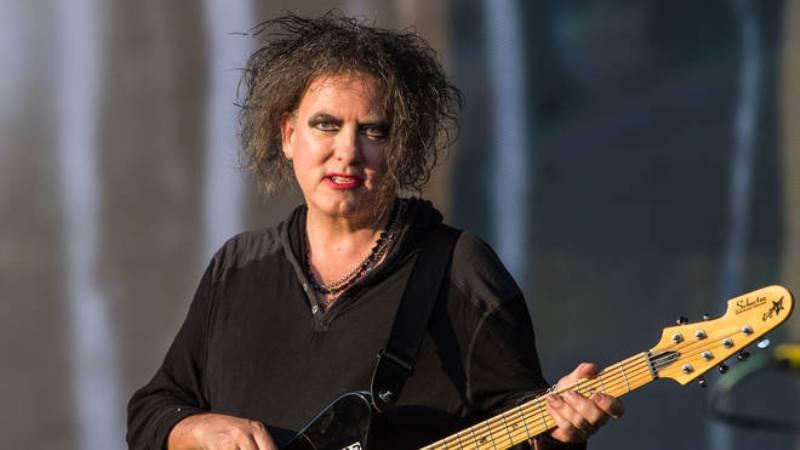 The Cure Tutup Festival Glastonsbury