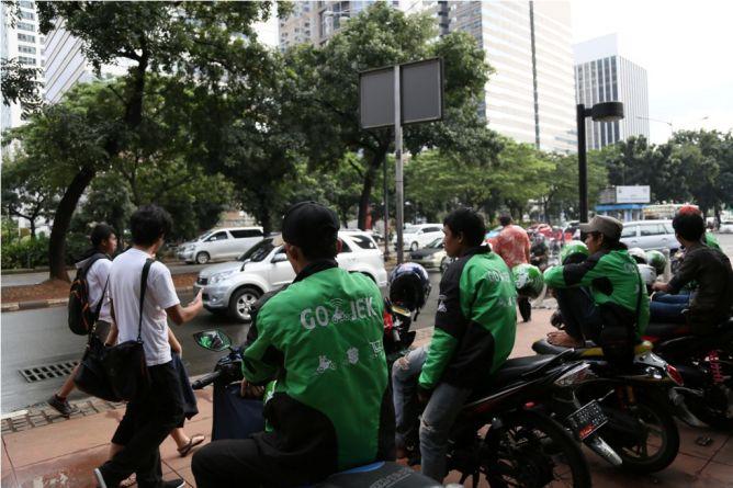 Bangun Halte Ojol, Anies Dinilai Langgar Aturan