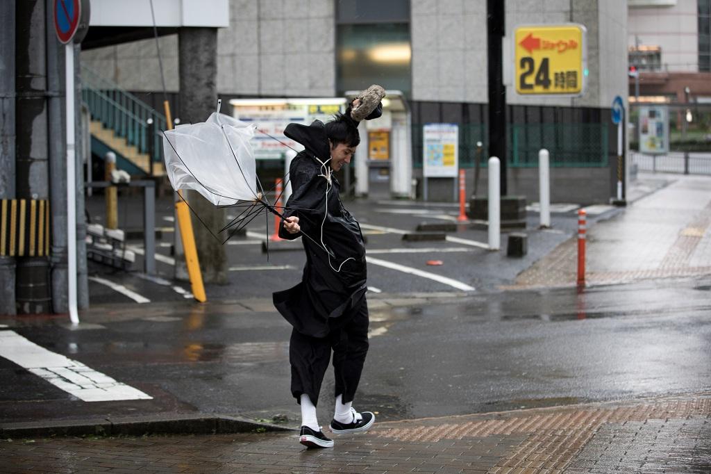 Topan Trami Terjang Jepang