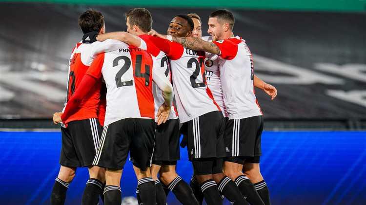 Tundukkan Zwolle, Feyenoord ke Posisi Dua