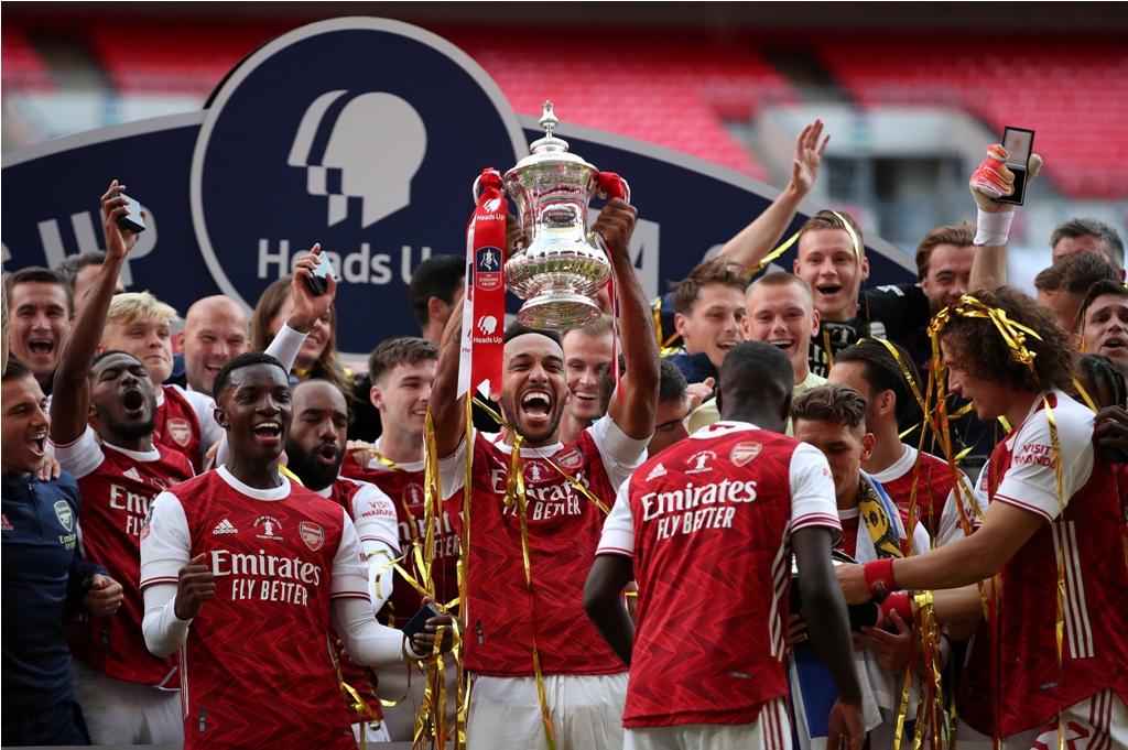 Piala FA Milik Arsenal