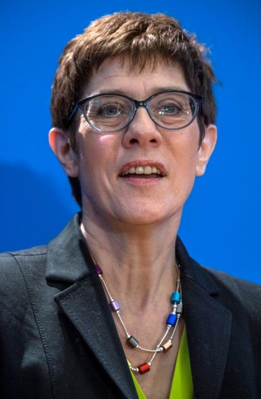 Merz dan Karrenbauer Bersaing Jadi Ketua CDU
