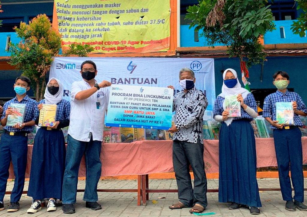 Serahkan Bantuan