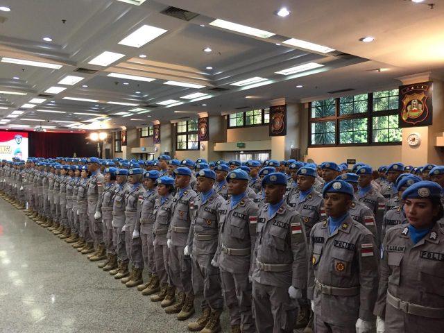 Menlu Retno Lepas 322 Personel untuk Misi Perdamaian