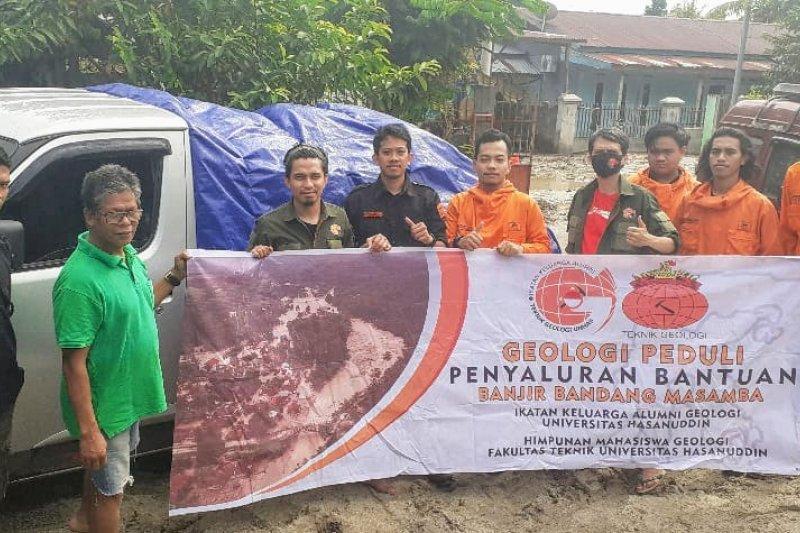 IKA Geologi Unhas Salurkan Bantuan Korban Banjir Masamba