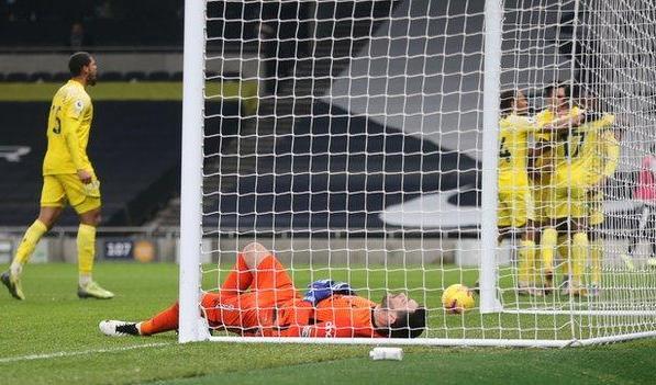 Fulham Tahan Imbang 1-1 Hotspur