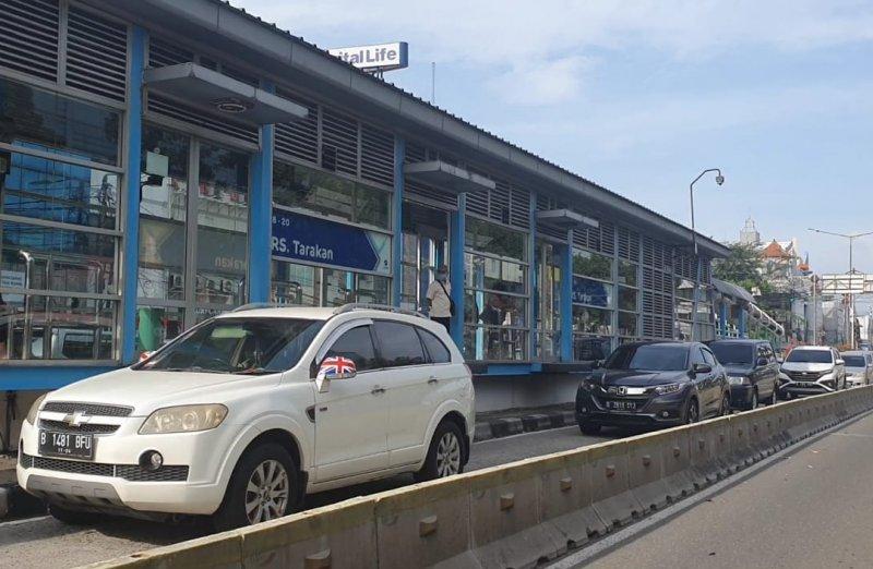 Transjakarta Alihkan Rute Harmoni-Grogol Akibat Ruko Ambruk di Jalan Kyai Caringin
